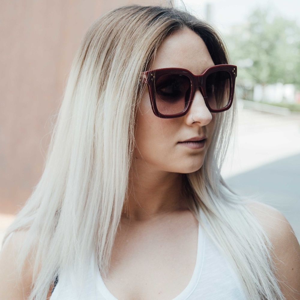 🆑 Square Frame Sunglasses in Wine Red - Picture 2 of 7